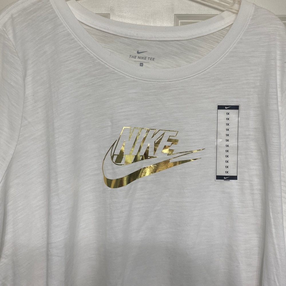 Women’s Tee